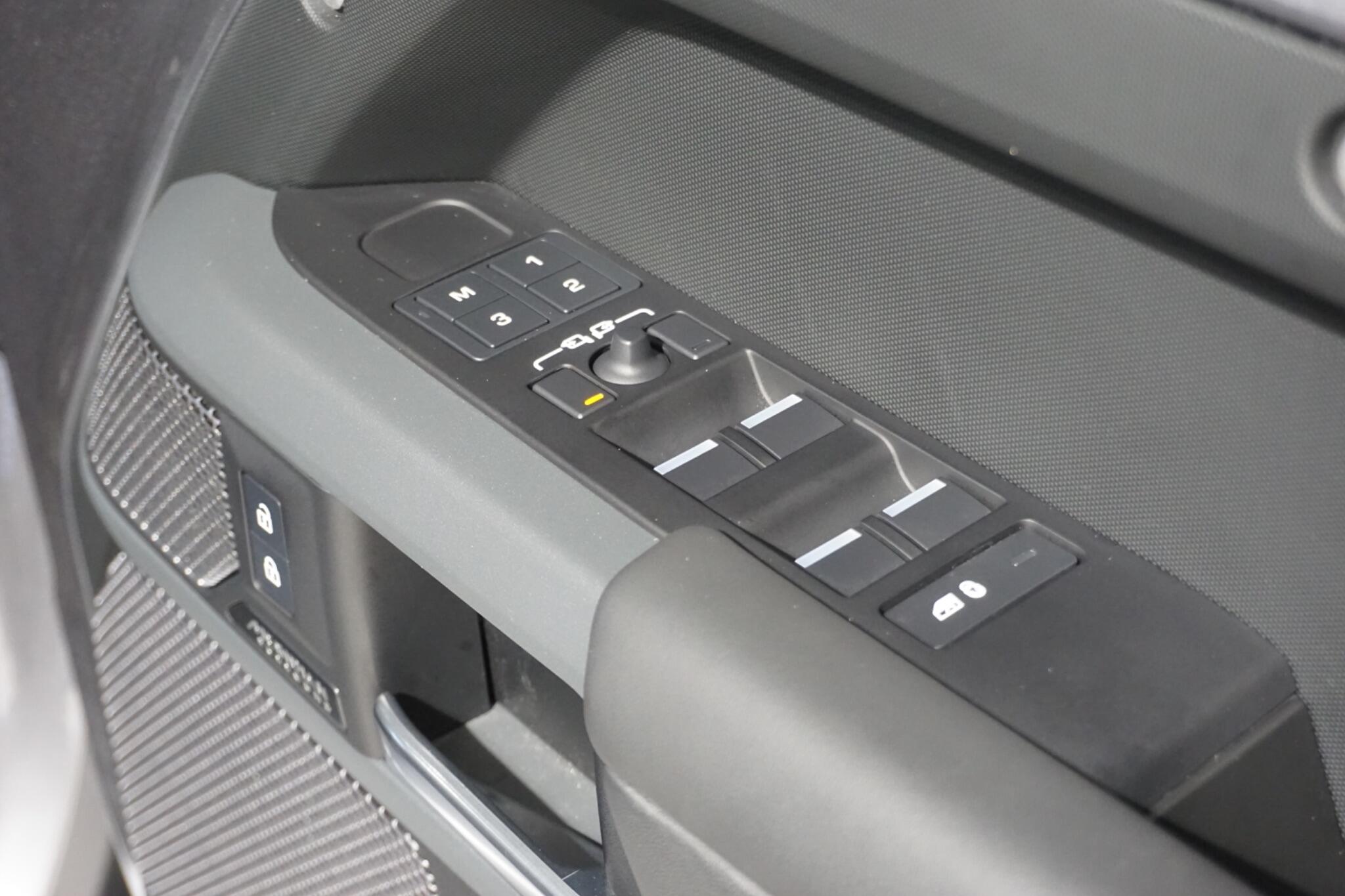 Land Rover Defender 110 3.0 D300 MHEV X SUV 5dr Diesel Auto 4WD Euro 6 (s/s) (300 ps)